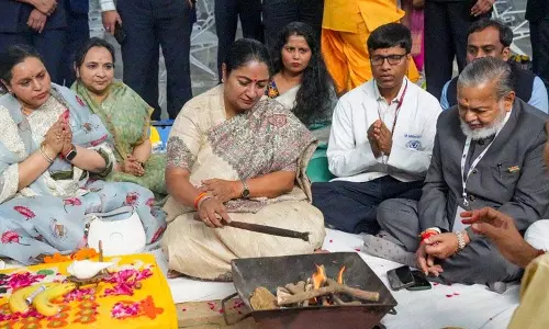 Rekha ने एम्स में वेटिंग हॉल का उद्घाटन किया Rekha ने एम्स में वेटिंग हॉल का उद्घाटन किया