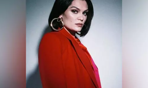 Jessie J ने नया सिंगल रिलीज़ करने से पहले ब्रेस्ट कैंसर के शुरुआती निदान के बारे में बताया