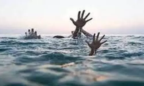 Bihar : दर्दनाक हादसा, चार लड़कियां नदी में डूबीं, दो की मौत Bihar : दर्दनाक हादसा, चार लड़कियां नदी में डूबीं, दो की मौत