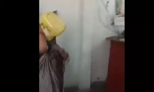 खलबली मची तहसील कार्यालय में, पूर्व विधायक की पत्नी ने खुद पर उड़ेला केरोसिन खलबली मची तहसील कार्यालय में, पूर्व विधायक की पत्नी ने खुद पर उड़ेला केरोसिन