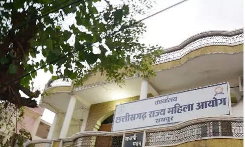 शिक्षक का विवाद महिला आयोग ने सुलझाया, पत्नी अब एक साथ रहने तैयार शिक्षक का विवाद महिला आयोग ने सुलझाया, पत्नी अब एक साथ रहने तैयार