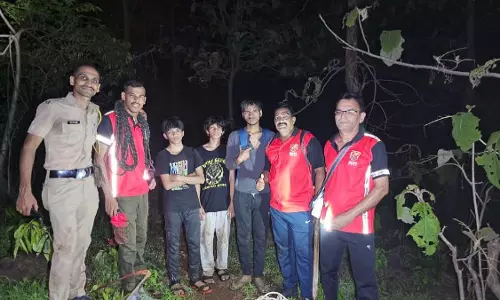 Mumbai : केपी फॉल्स के पास रील शूटिंग के दौरान खो गए गोरेगांव के 3 किशोरों को बचाया गया Mumbai : केपी फॉल्स के पास रील शूटिंग के दौरान खो गए गोरेगांव के 3 किशोरों को बचाया गया