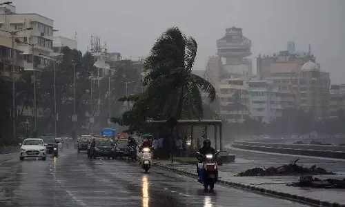 Mumbai : आईएमडी ने गरज और बिजली के साथ हल्की से मध्यम बारिश की भविष्यवाणी की Mumbai : आईएमडी ने गरज और बिजली के साथ हल्की से मध्यम बारिश की भविष्यवाणी की