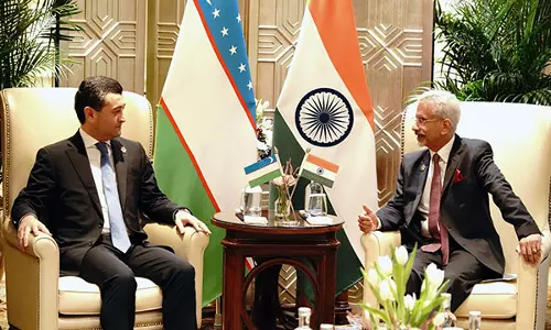 Jaishankar और उज्बेकिस्तान के विदेश मंत्री सैदोव ने संपर्क और व्यापार में सहयोग पर चर्चा की Jaishankar और उज्बेकिस्तान के विदेश मंत्री सैदोव ने संपर्क और व्यापार में सहयोग पर चर्चा की