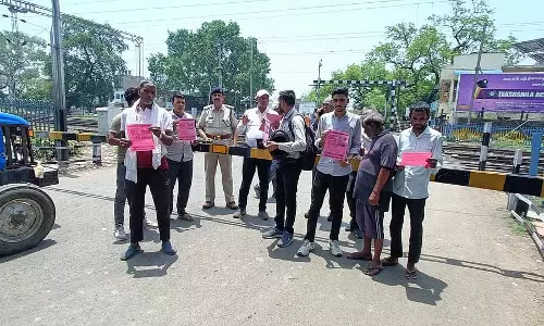 Bhopal : रेलवे क्रॉसिंग दुर्घटनाओं को रोकने के लिए अंतर्राष्ट्रीय लेवल क्रॉसिंग जागरूकता दिवस मनाया