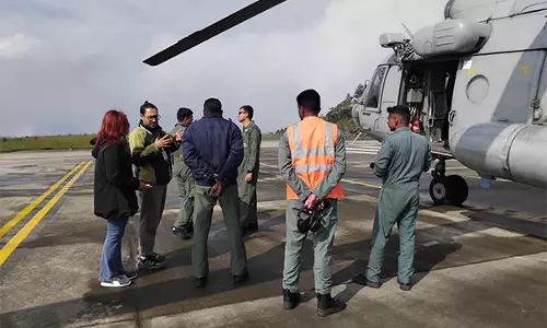 राहत अभियान फिर से शुरू, Pakyong से दिन की पहली हेलीकॉप्टर उड़ान भरी राहत अभियान फिर से शुरू, Pakyong से दिन की पहली हेलीकॉप्टर उड़ान भरी