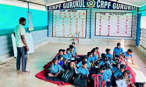CRPF गुरुकुल में शिक्षा ग्रहण कर रहे नक्सल प्रभावित गांव के बच्चे CRPF गुरुकुल में शिक्षा ग्रहण कर रहे नक्सल प्रभावित गांव के बच्चे