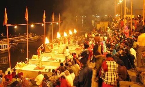 Balrampur: कन्हर नदी पर दिव्य गंगा आरती, बनारस के अर्चकों ने किया मंत्रमुग्ध Balrampur: कन्हर नदी पर दिव्य गंगा आरती, बनारस के अर्चकों ने किया मंत्रमुग्ध
