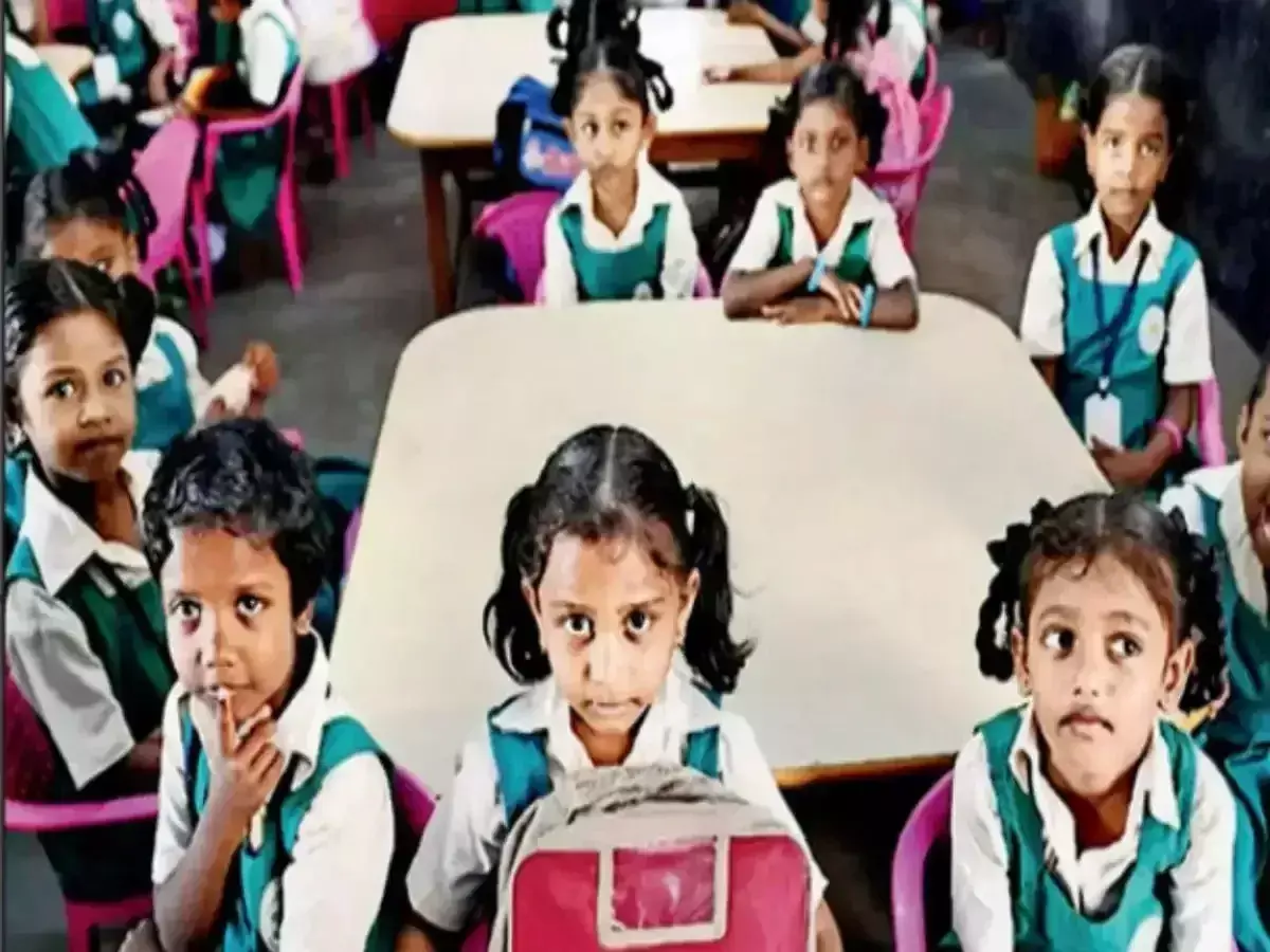 Kerala : जन्म प्रमाण पत्र पर्याप्त नहीं, आधार जरूरी बच्चों को शिक्षा का अधिकार न दिए जाने का आरोप Kerala : जन्म प्रमाण पत्र पर्याप्त नहीं, आधार जरूरी बच्चों को शिक्षा का अधिकार न दिए जाने का आरोप