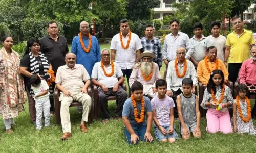 Sahibabad: पार्षद शिल्पा चौधरी ने वार्ड 61 में पार्क का नवीनीकरण कार्य शुरू किया