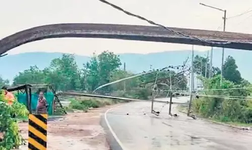 Devgarh कस्बे में नॉरवेस्टर तूफान से एक व्यक्ति की मौत, भारी नुकसान Devgarh कस्बे में नॉरवेस्टर तूफान से एक व्यक्ति की मौत, भारी नुकसान
