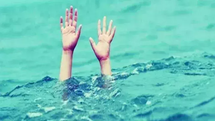 Farrukhabad: गंगा में डूबने से सेना भर्ती की तैयारी कर रहे दो छात्रों की मौत Farrukhabad: गंगा में डूबने से सेना भर्ती की तैयारी कर रहे दो छात्रों की मौत