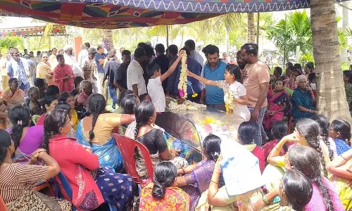 शादी की तैयारी कर रहे पूर्णचंद्र: माता-पिता का सपना जो पूरा नहीं हुआ शादी की तैयारी कर रहे पूर्णचंद्र: माता-पिता का सपना जो पूरा नहीं हुआ