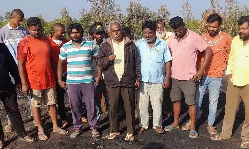 Karnataka : होसकोटे में फेंका गया बेंगलुरू का कचरा, गांव वाले बीमार महसूस कर रहे Karnataka : होसकोटे में फेंका गया बेंगलुरू का कचरा, गांव वाले बीमार महसूस कर रहे