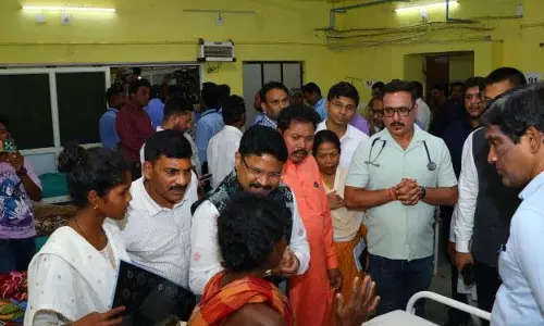 छह मरीजों की मौत के बाद ओडिशा के स्वास्थ्य मंत्री ने अस्पताल का दौरा किया      छह मरीजों की मौत पर ओडिशा के स्वास्थ्य मंत्री ने किया अस्पताल दौरा