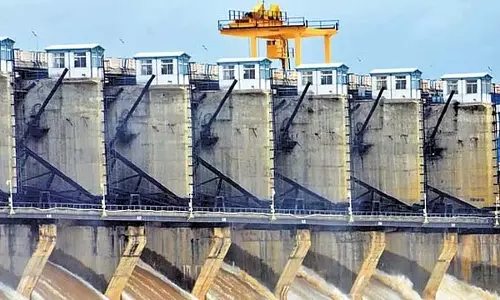 अलमट्टी बांध की ऊंचाई: महाराष्ट्र के सीएम ने की मांग; कर्नाटक के राजनेता एकजुट अलमट्टी बांध की ऊंचाई: महाराष्ट्र के सीएम ने की मांग; कर्नाटक के राजनेता एकजुट