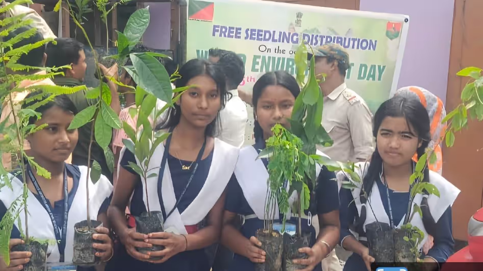 Assam : धुबरी वन प्रभाग ने स्कूलों में हरित पहल के साथ विश्व पर्यावरण दिवस मनाया Assam : धुबरी वन प्रभाग ने स्कूलों में हरित पहल के साथ विश्व पर्यावरण दिवस मनाया