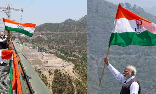 प्रधानमंत्री मोदी ने चेनाब पुल पर तिरंगा लहराया, पहलगाम की साजिश रचने वालों को करारा जवाब प्रधानमंत्री मोदी ने चेनाब पुल पर तिरंगा लहराया, पहलगाम की साजिश रचने वालों को करारा जवाब