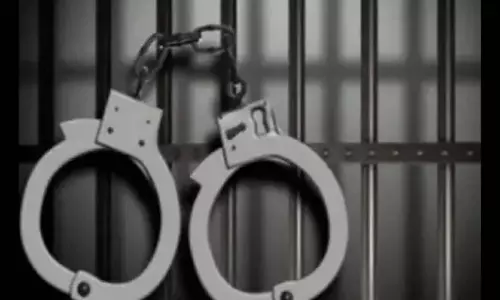 Delhi : युवती का पक्ष लेने पर युवक पर चाकू से हमला