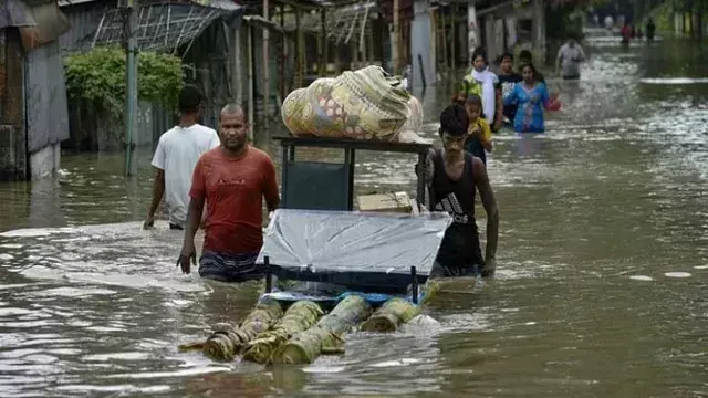 Assam में बाढ़ की स्थिति और खराब, 16 जिलों में 5.6 लाख से अधिक लोग प्रभावित