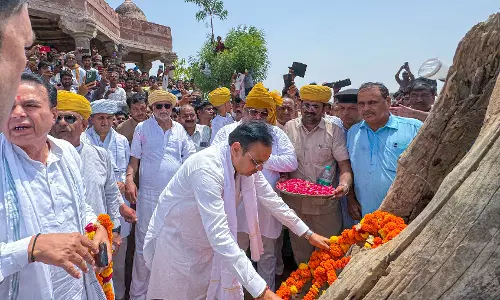 Jaipur: मुख्यमंत्री चिकित्सा मंत्री की धर्मपत्नी स्व. प्रीति कुमारी की अंत्येष्टि में शामिल हुए