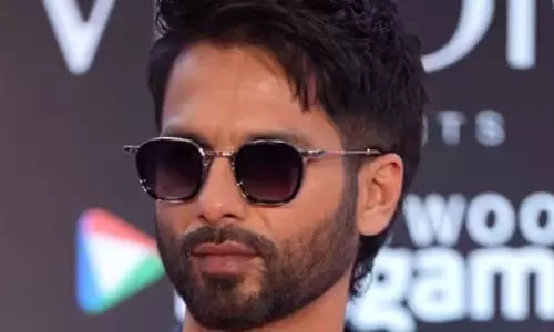 44 की उम्र में भी फिट और स्टाइलिश Shahid Kapoor 44 की उम्र में भी फिट और स्टाइलिश Shahid Kapoor