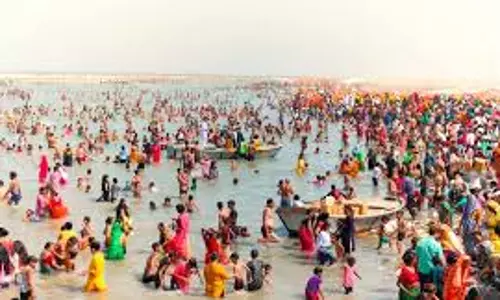 Farrukhabad: गंगा दशहरा पर भक्तों ने मां भागीरथी में लगायी डुबकी