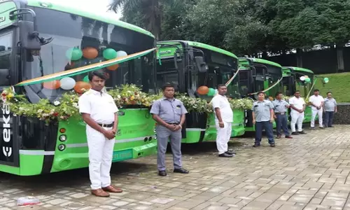 DCM ने इलेक्ट्रिक बसों को हरी झंडी दिखाई DCM ने इलेक्ट्रिक बसों को हरी झंडी दिखाई
