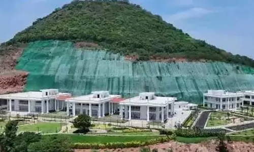 Visakhapatnam में अब सार्वजनिक सड़कों पर कब्ज़ा किया जा रहा