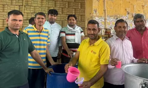 Dausa: निर्जला एकादशी पर शीतल सेवा, गौ सेवा संस्थान ने बांटा शरबत Dausa: निर्जला एकादशी पर शीतल सेवा, गौ सेवा संस्थान ने बांटा शरबत