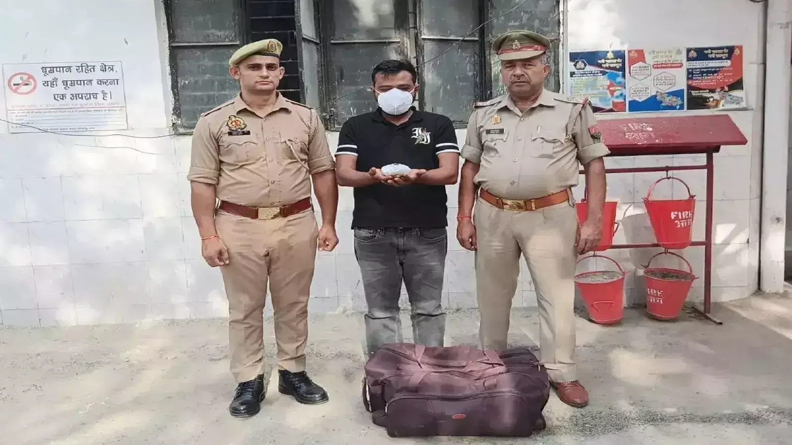 Noida: अंतरराष्ट्रीय तस्कर के कब्जे से 10 किलो गांजा और विदेशी मुद्रा बरामद