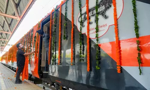 PM Modi आज कटरा से कश्मीर के लिए पहली वंदे भारत ट्रेन को हरी झंडी दिखाएंगे