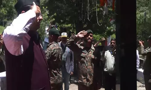 पुष्कर सिंह धामी ने शौर्य महोत्सव में भाग लिया, Ashok Chakra विजेता को दी श्रद्धांजलि पुष्कर सिंह धामी ने शौर्य महोत्सव में भाग लिया, Ashok Chakra विजेता को दी श्रद्धांजलि
