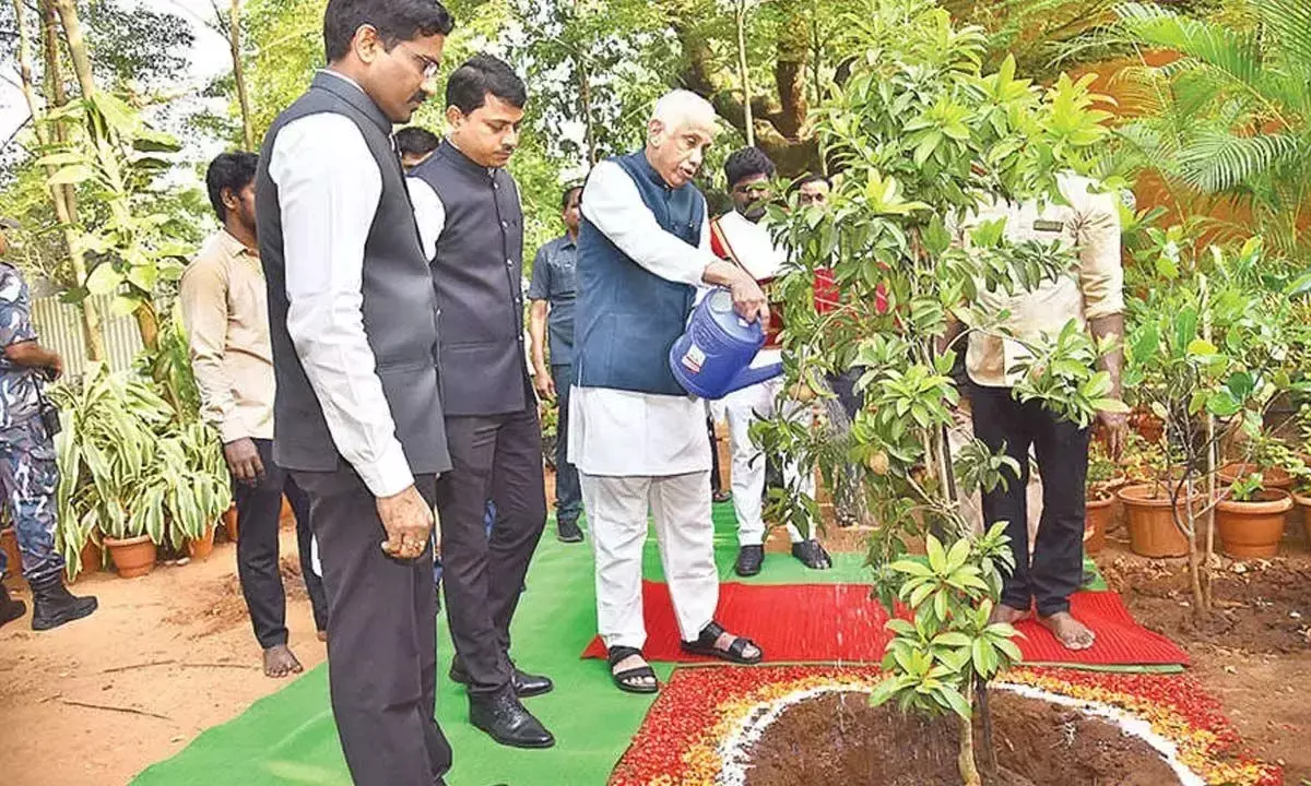 Andhra: राज्यपाल ने एक पेड़ मां के नाम पहल की सराहना की