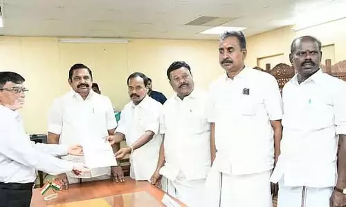 राज्यसभा चुनाव: AIADMK उम्मीदवारों ने नामांकन दाखिल किया राज्यसभा चुनाव: AIADMK उम्मीदवारों ने नामांकन दाखिल किया