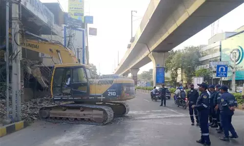 Telangana : हाइड्रा ने बेगमपेट में अतिक्रमण ध्वस्त किया