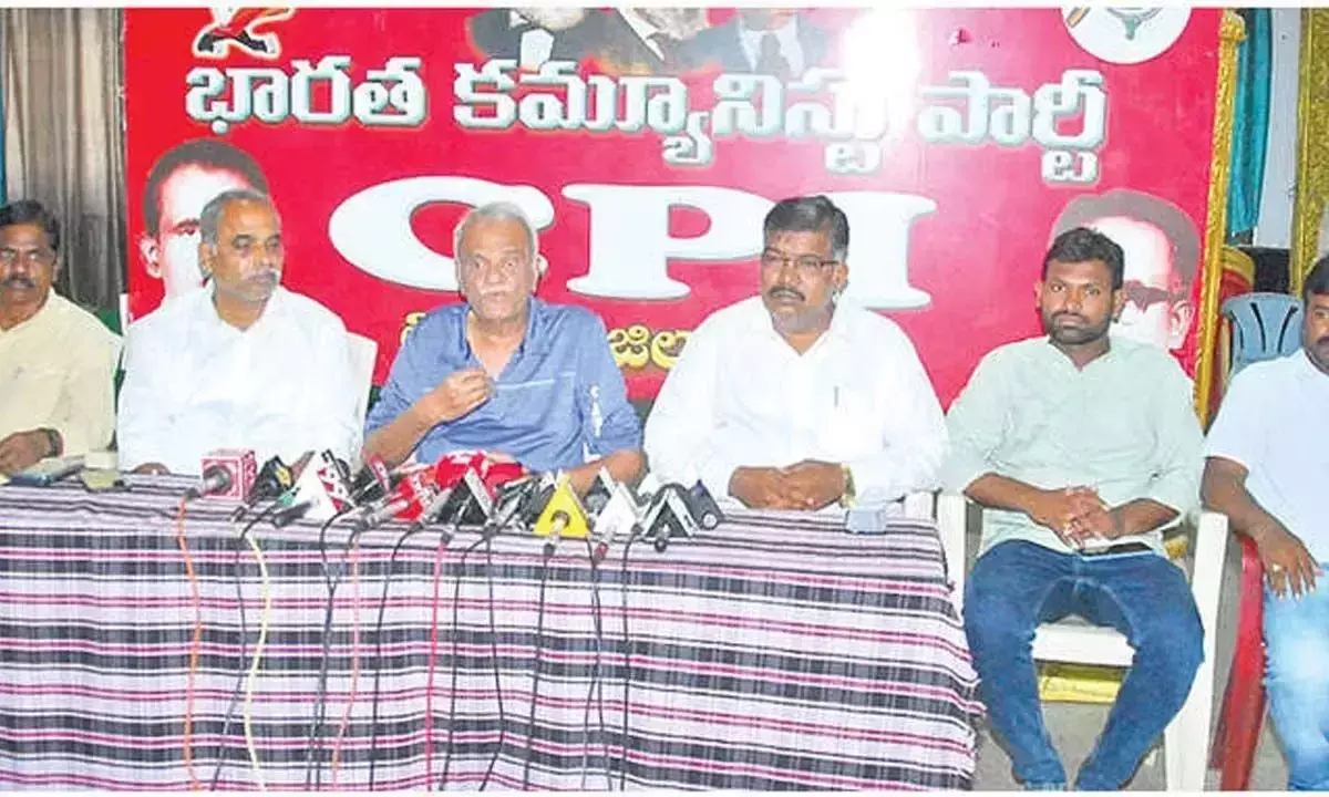 सुरक्षा चूक के कारण बेंगलुरु में भगदड़ मची: CPI Narayan सुरक्षा चूक के कारण बेंगलुरु में भगदड़ मची: CPI Narayan