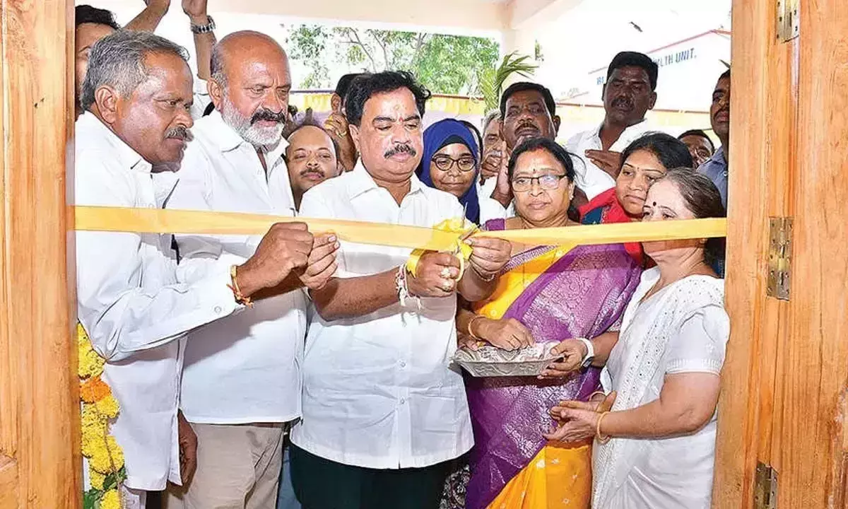 Andhra: कंबादुर में नए पीएचसी भवन का उद्घाटन Andhra: कंबादुर में नए पीएचसी भवन का उद्घाटन