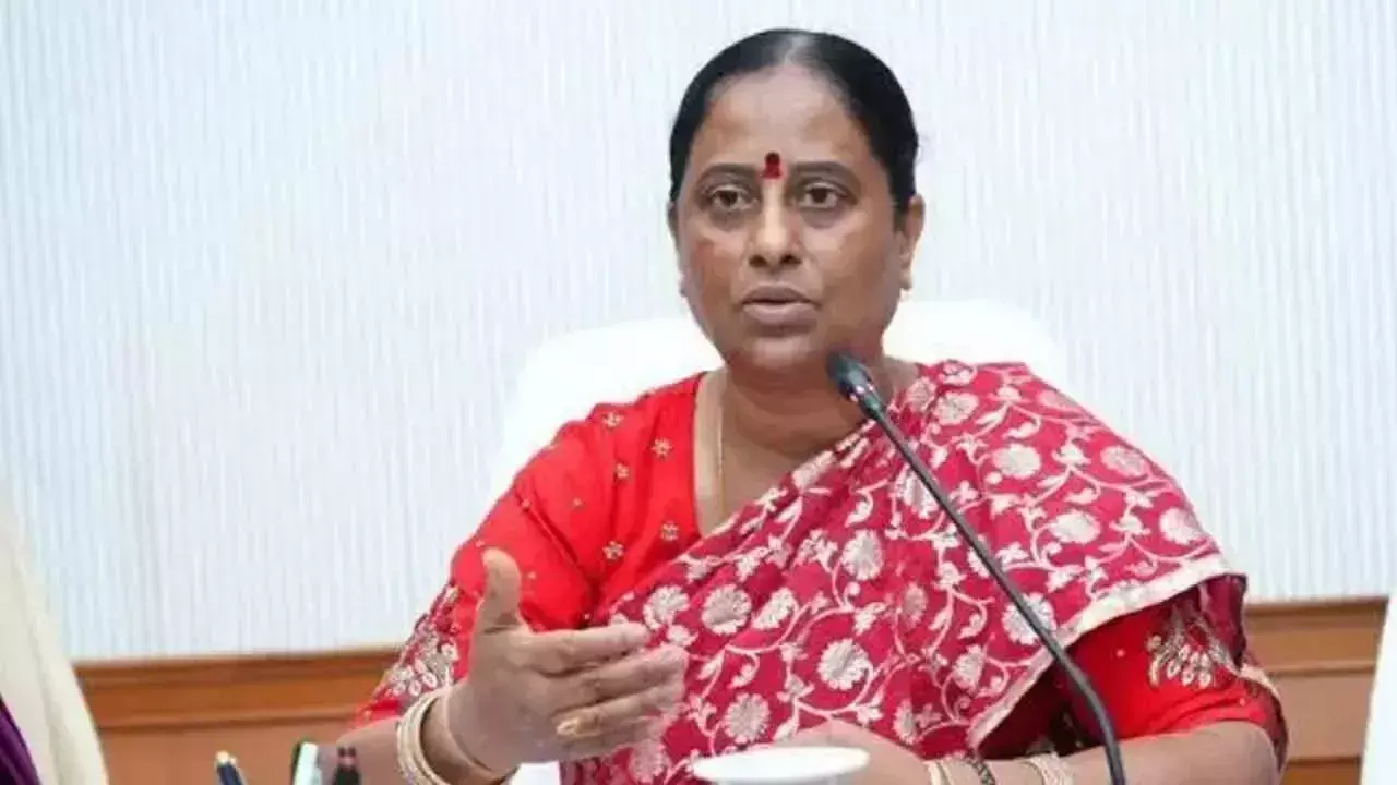 Telangana: कैबिनेट बैठक से पहले कोंडा सुरेखा बेहोश हो गईं
