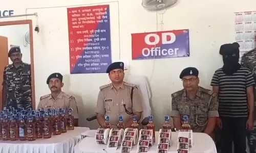 Dhanbad: टुंडी में नकली शराब कारोबार का भंडाफोड़, एक गिरफ्तार