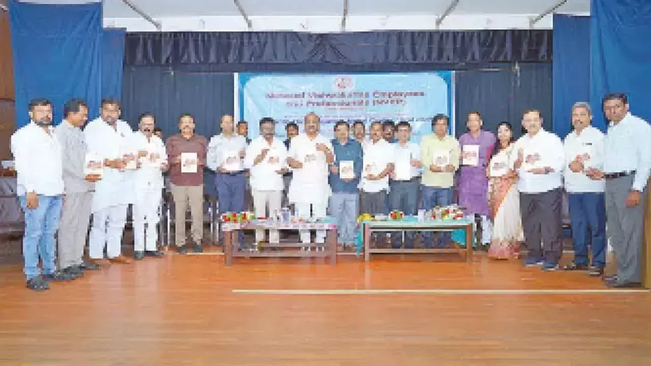 Telangana की इस्पात क्षमता पर पुस्तक का विमोचन Telangana की इस्पात क्षमता पर पुस्तक का विमोचन