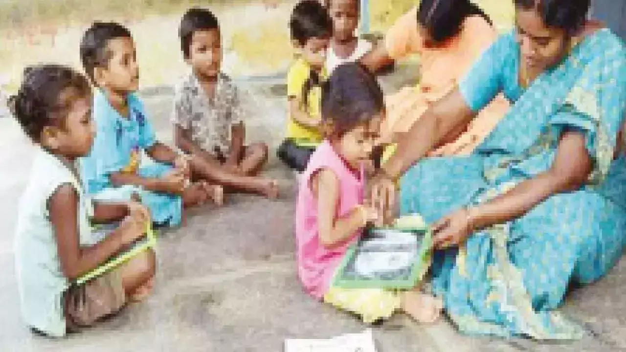 Telangana: आंगनवाड़ी शिक्षकों द्वारा विद्यार्थियों को अच्छे स्पर्श, बुरे स्पर्श का पाठ पढ़ाया गया