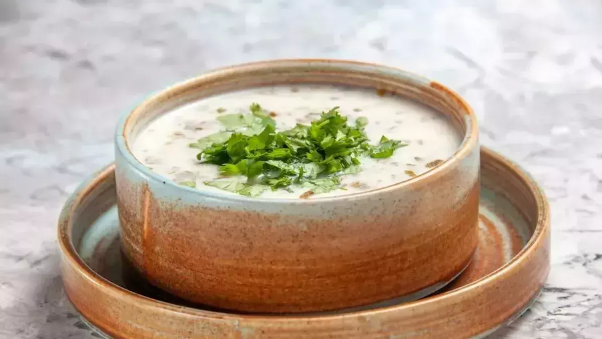 गर्मी में राहत पाने के लिए ट्राई करें झटपट बनने वाला banana raita