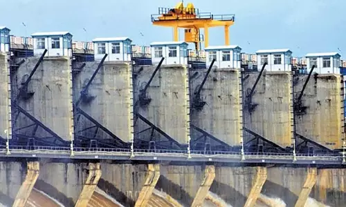 Karnataka  के नेता अलमट्टी की ऊंचाई को लेकर फडणवीस के विरोध में एकजुट हुए