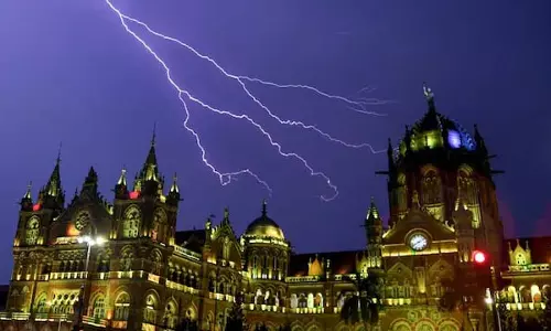 Mumbai-Pune में मौसम ने बदला रंग, आईएमडी ने किया अलर्ट