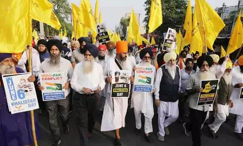 Dal Khalsa ने ऑपरेशन ब्लूस्टार की याद में मार्च का नेतृत्व किया Dal Khalsa ने ऑपरेशन ब्लूस्टार की याद में मार्च का नेतृत्व किया