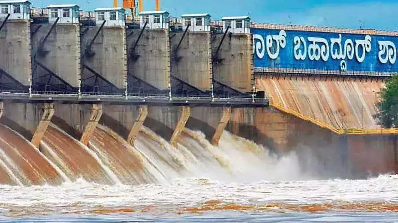 अलमट्टी बांध की ऊंचाई पर महाराष्ट्र के मुख्यमंत्री की आपत्ति राजनीति से प्रेरित है: Bommai अलमट्टी बांध की ऊंचाई पर महाराष्ट्र के मुख्यमंत्री की आपत्ति राजनीति से प्रेरित है: Bommai