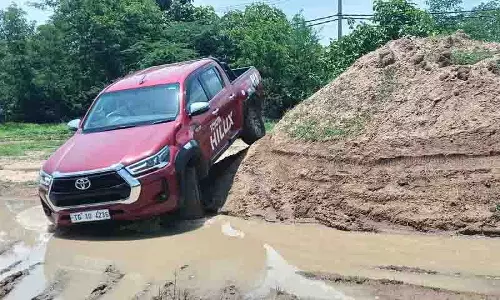 टोयोटा ने Hyderabad में हिलक्स के शौकीनों के लिए ऑफ-रोड एडवेंचर का आयोजन किया टोयोटा ने Hyderabad में हिलक्स के शौकीनों के लिए ऑफ-रोड एडवेंचर का आयोजन किया