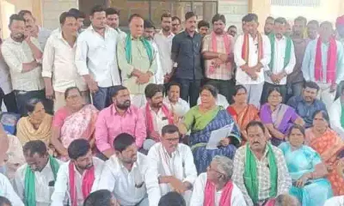 Asifabad MLA ने प्रोटोकॉल का पालन न करने वाले अधिकारियों के खिलाफ कार्रवाई की मांग की