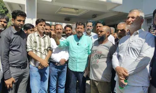 ठेकेदारों ने किया विरोध प्रदर्शन, 1000 करोड़ रुपये के JJM भुगतान की मांग